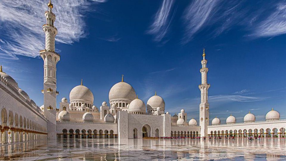 1. Sheikh Zayed Mosque
